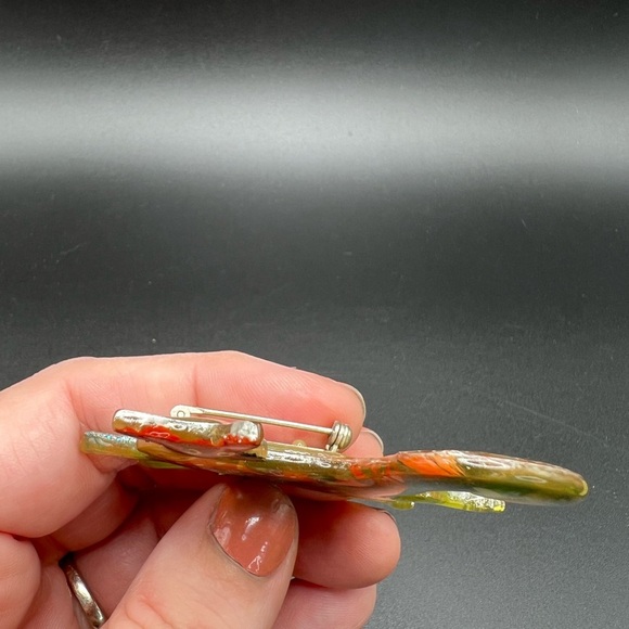 Artisan Robin Senour ~ Sacred Laughter ~ Colorful Kangaroo Brooch Pin Signed - Picture 7 of 10